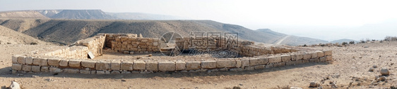 以色列内盖夫沙漠中MidreshetBenGurion附近的古老废墟图片
