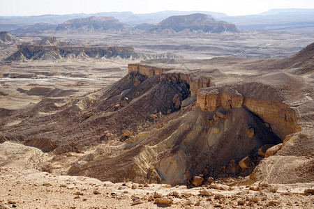 以色列内盖夫沙漠雷蒙山洞图片