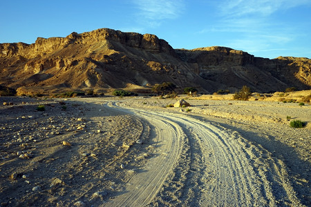 以色列内盖夫沙漠附近山丘图片