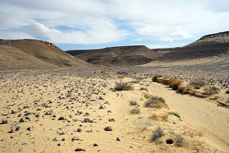 以色列内盖夫沙漠的峡谷和山丘沙图片