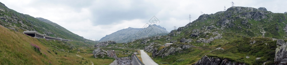 瑞士Gotthard通行证附近高速公路全景图片