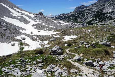 斯洛文尼亚阿尔卑斯山Triglav山的足迹图片