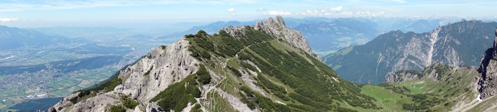 利赫滕斯坦山丘足迹的区全景图片