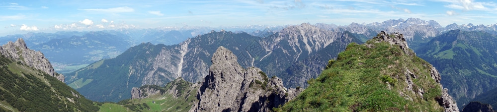 利希滕斯坦山区全景图图片