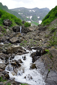 利赫滕斯坦山区河流和雪图片