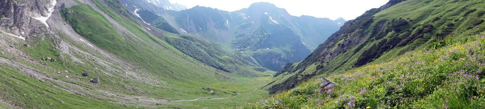 利赫滕斯坦山区绿谷图片