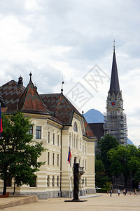 瓦杜兹利希滕斯坦大约2016年7月主街上的宫殿和教堂图片