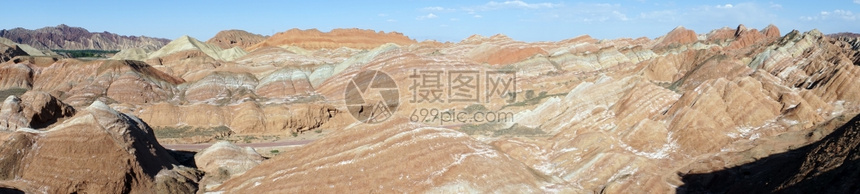 ZhanyeDanxia公园的彩色岩石图片