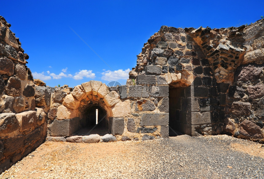 以色列下加利的十字军堡垒Belkor的废墟图片