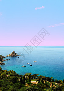 典型的意大利海景与山丘和缩海岸线日落图片