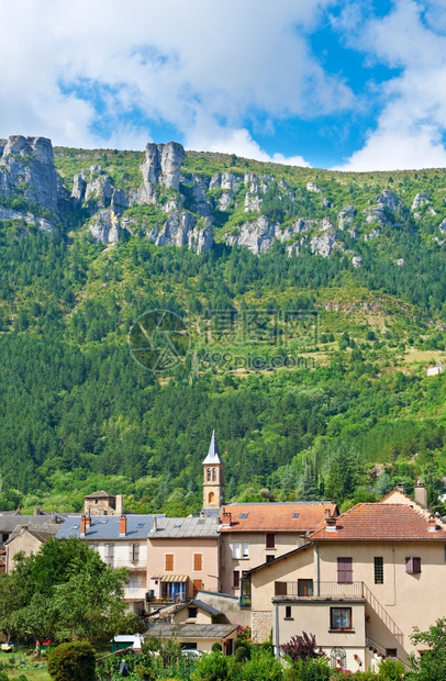 中世纪法国城市花岗在山丘上图片