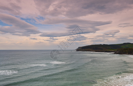 西班牙大洋海岸的延缩式线和潮浪图片