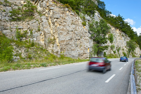 法国阿尔卑斯山现代高速公路交通图片