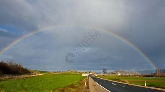 西班牙的雨天比利牛的彩虹图片