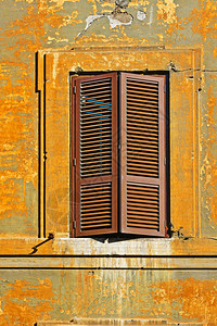 意大利窗口罗马有关闭的木制百叶窗图片