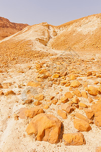 西岸犹太沙漠的大石头图片