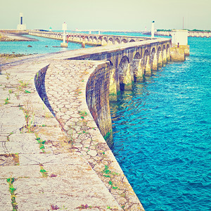 法国大西洋海岸通往灯塔的桥梁RetroFeffect图片