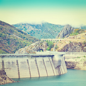 西班牙坎塔布里亚山电站水坝Instagram效应图片