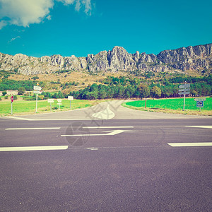 法国阿尔卑斯山的十字路口Instagram效应图片