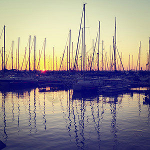 在以色列日落时停靠游艇的码头Instagram效果图片