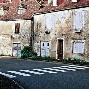 在法国小城的十字路口Retro图像过滤样式图片
