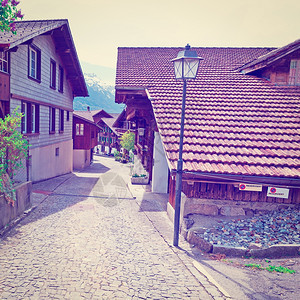 与瑞士村旧木制建筑街相联Instagram效应图片