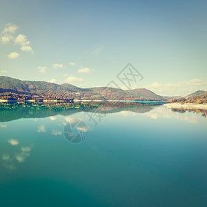 意大利山区湖森林海岸Instagram效应图片