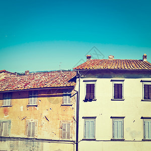 意大利古老房子的法卡迪斯与崩溃的粉碎Instagram效应图片