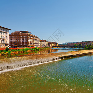 意大利佛罗伦萨市Arno河岸图片