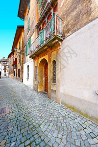 意大利旧楼之间的小巷图片