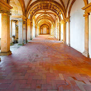 葡萄牙托马尔市圣殿城堡内图片