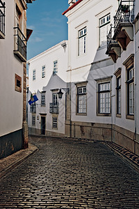 中世纪葡萄牙法罗市的狭小街道高清图片