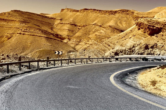 以色列内盖夫沙漠的阿法特路图片