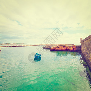葡萄牙大西洋海岸宁静港的船图片