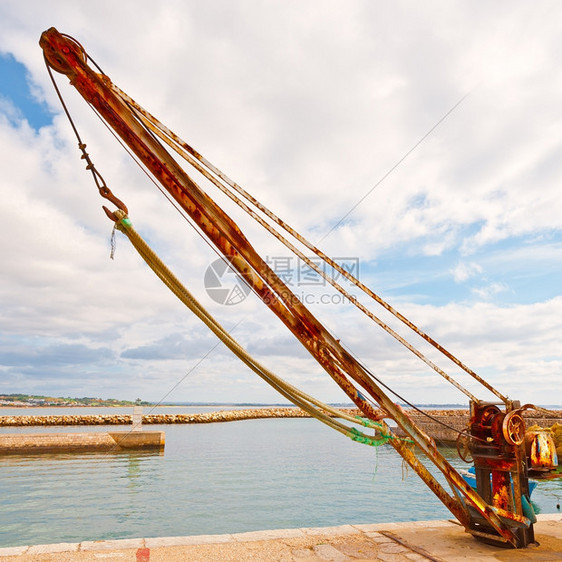 向葡萄牙大西洋海岸一个港的水域发射船只鲁斯提机制图片