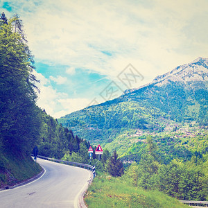 意大利阿尔卑斯山的风压路Instagram效应图片