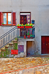 意大利Doglio市旧楼装饰花图片
