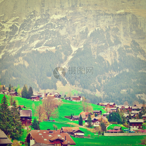 瑞士阿尔卑斯山的小镇高地Instagram效应图片