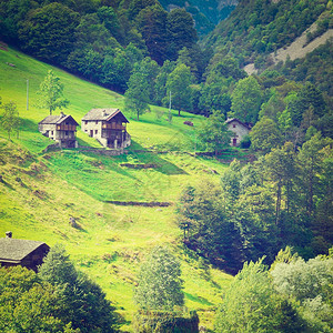 意大利阿尔卑斯山的小村庄图片