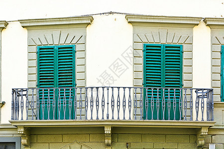 意大利阳台的百叶窗图片