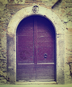 Wooden古代意大利门Instagram效应的近视图像图片
