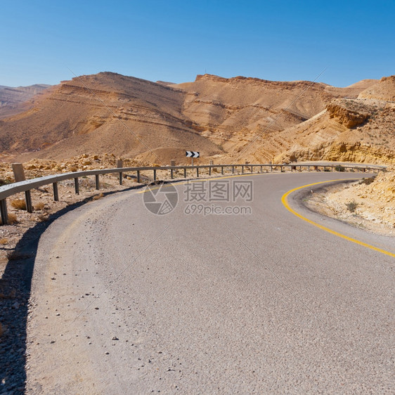 以色列山上蜿蜒的道路图片