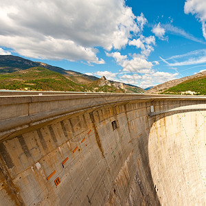 法国阿尔卑斯山发电站水坝图片