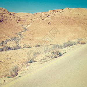 以色列山上蜿蜒的道路图片