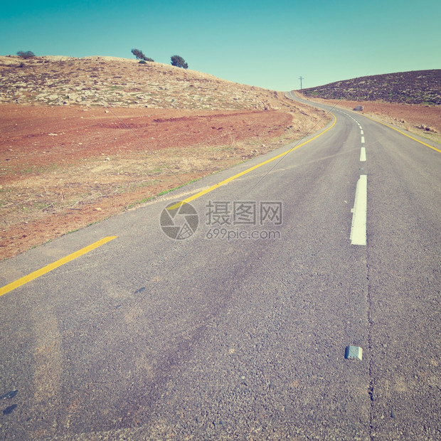 以色列山上蜿蜒的道路图片