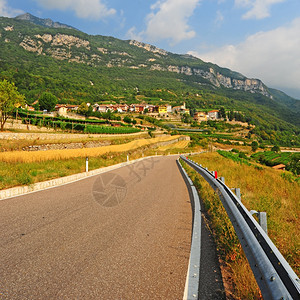 意大利阿尔卑斯山的法路图片