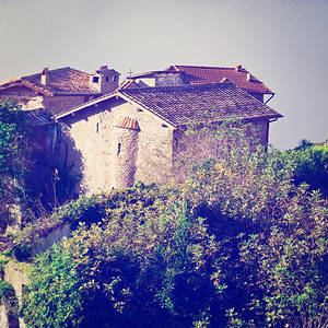 中世纪意大利山洞之城晨雾背景Instagram效应图片
