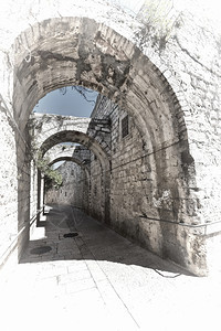 耶路撒冷亚美尼区狭小的巷子旧耶路撒冷传统石块房屋中的街道被围住图片