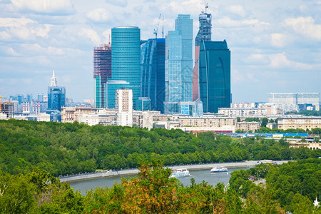 春季莫斯科市新大楼的视图图片