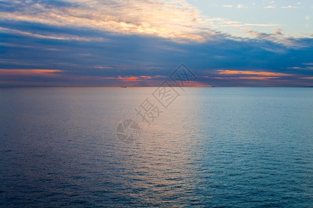 波罗的海的海和日落图片